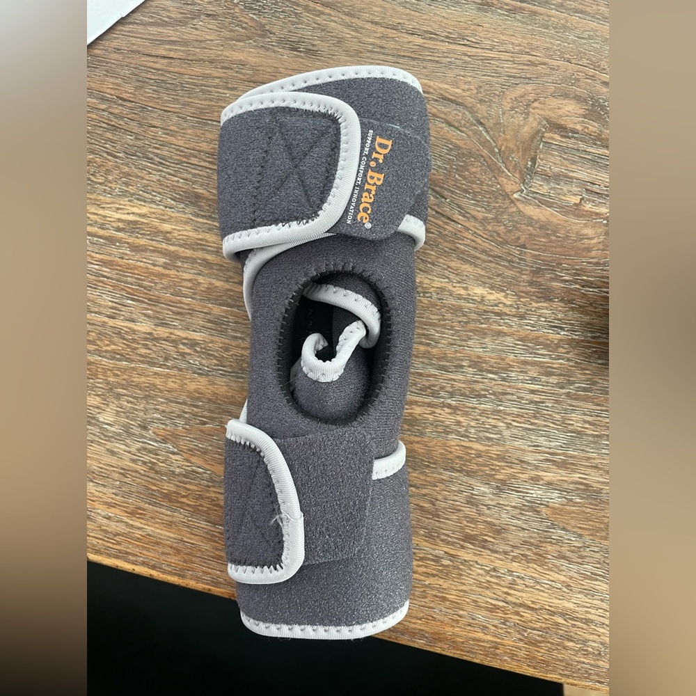 Dr. Brace knee brace. Like new!